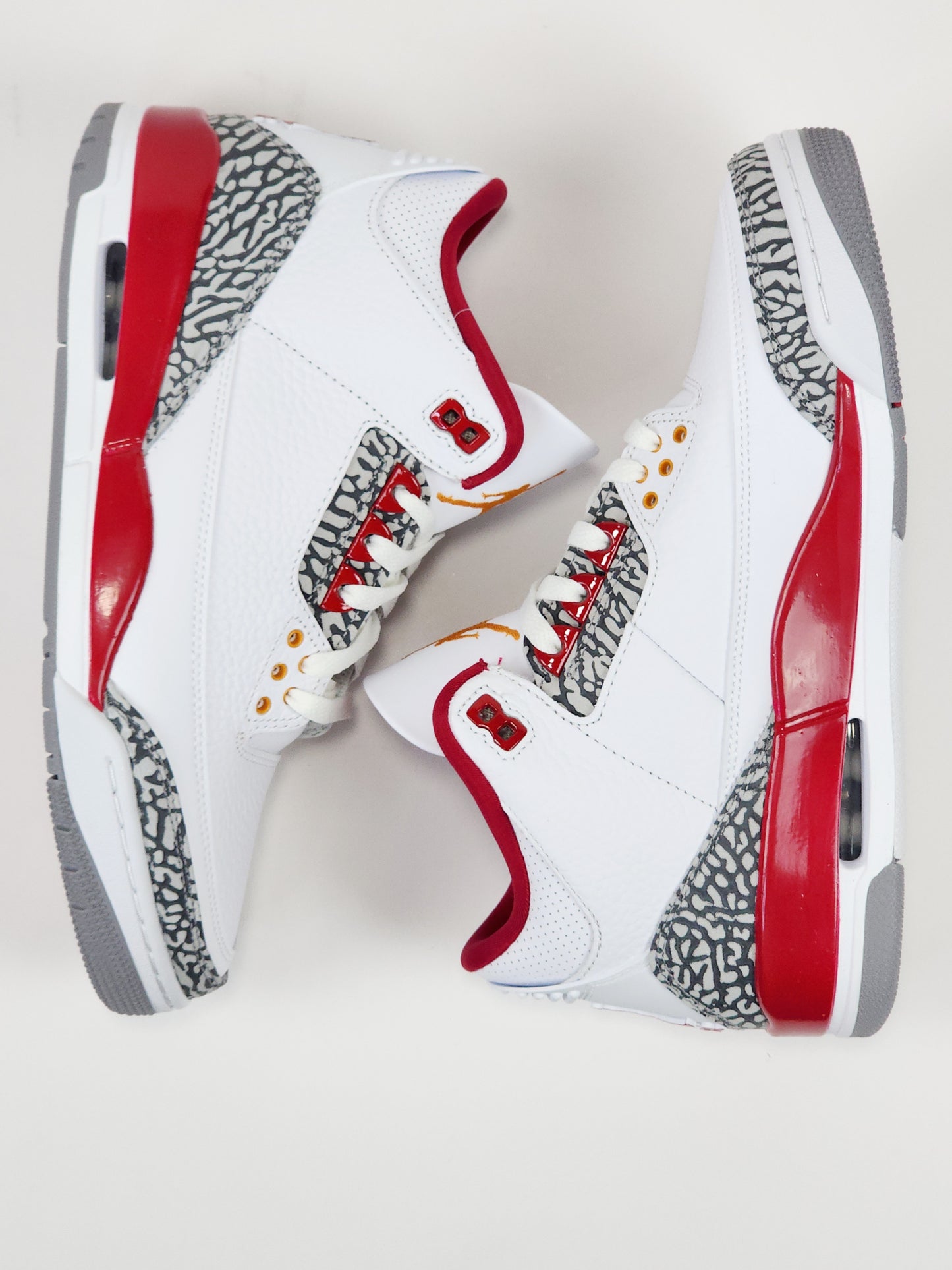 2022 AIR JORDAN 3 RETRO CARDINAL RED
