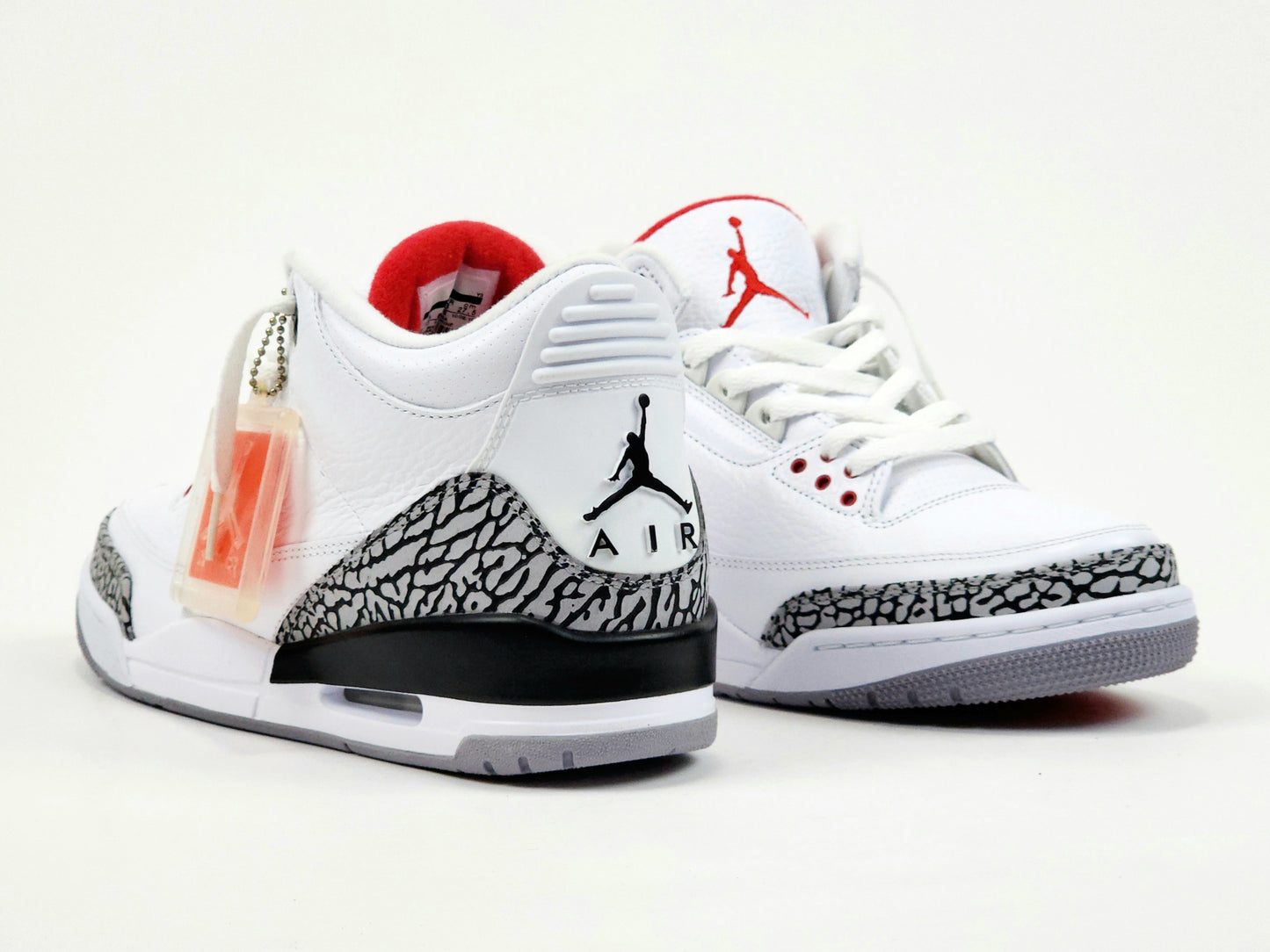 2011 AIR JORDAN 3 RETRO
WHITE CEMENT