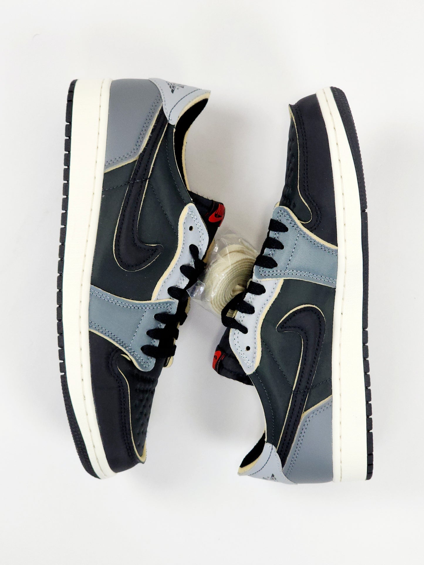 2022 AIR JORDAN 1 LOW OG EX BLACK SMOKE GREY