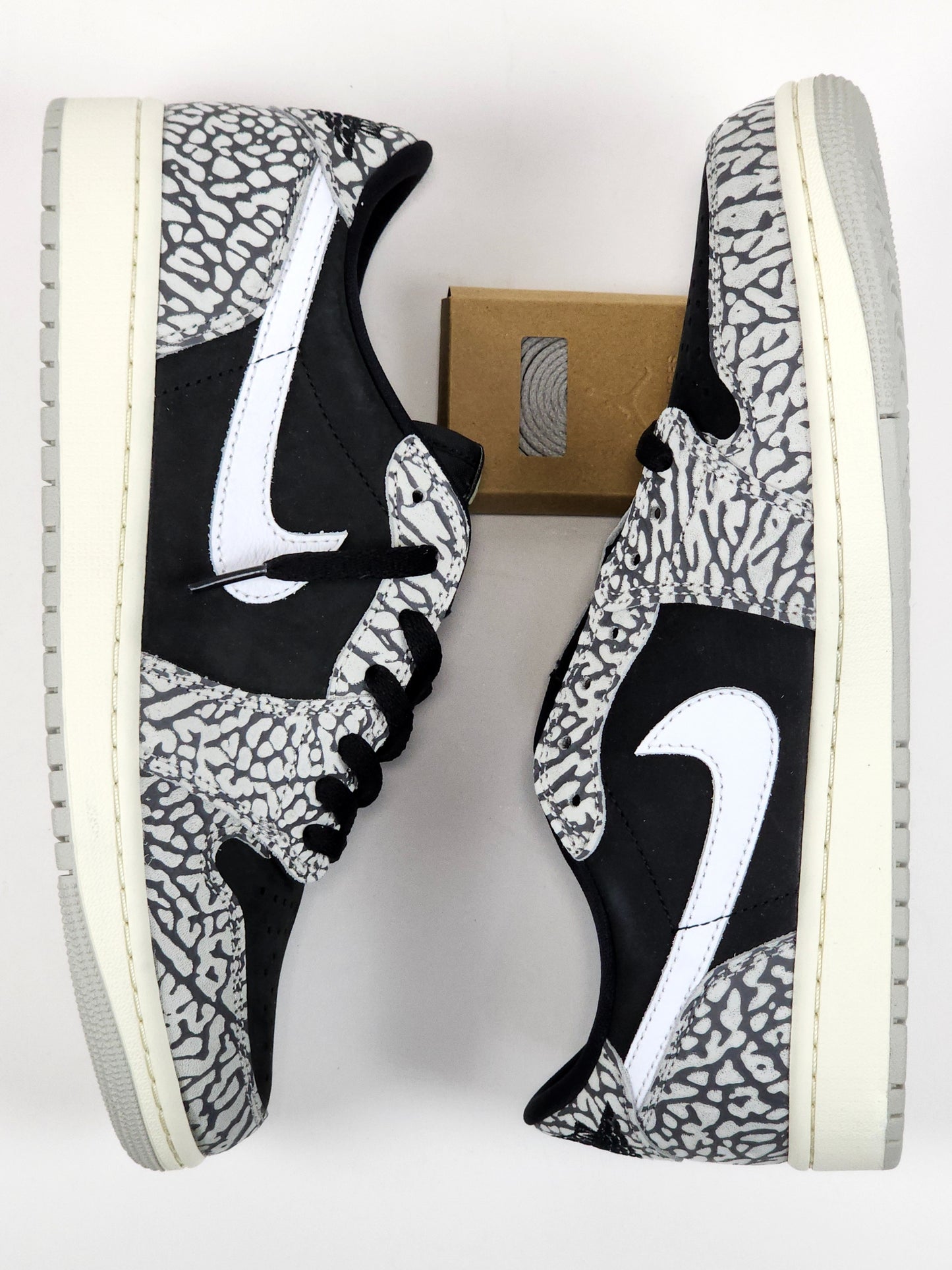 2023 AIR JORDAN 1 RETRO LOW OG BLACK CEMENT