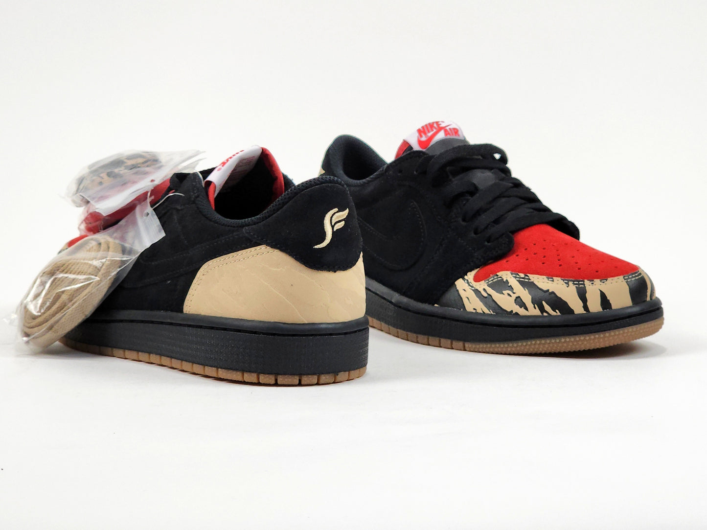 2021 AIR JORDAN 1 RETRO LOW OG SP SOLEFLY