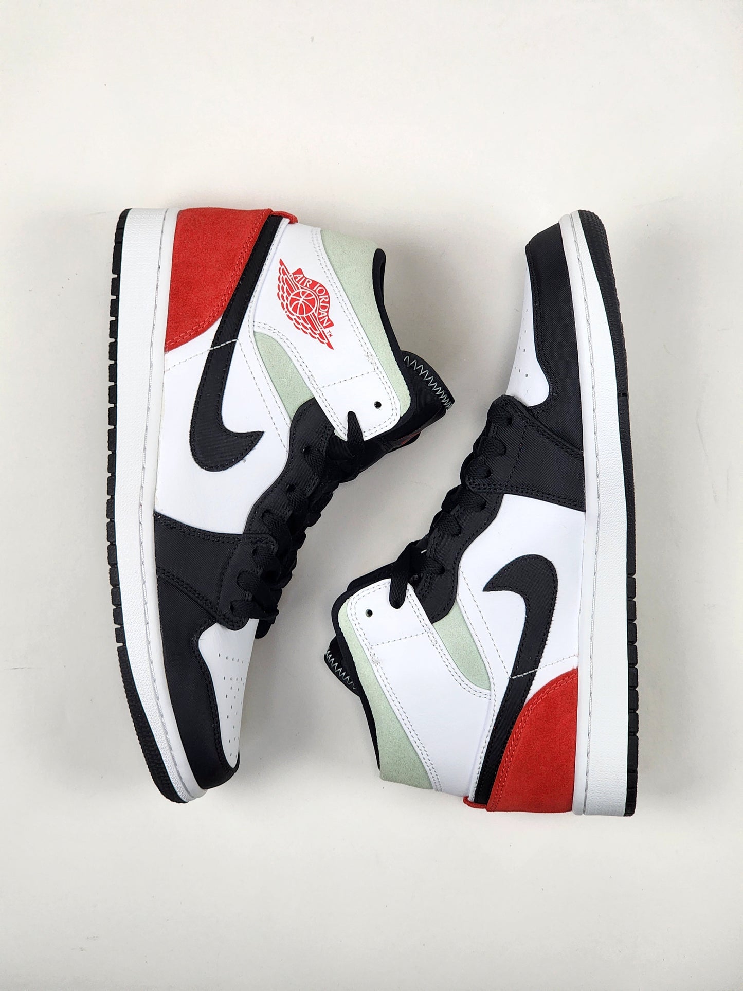 2020 AIR JORDAN 1 MID SE RED BLACK TOE