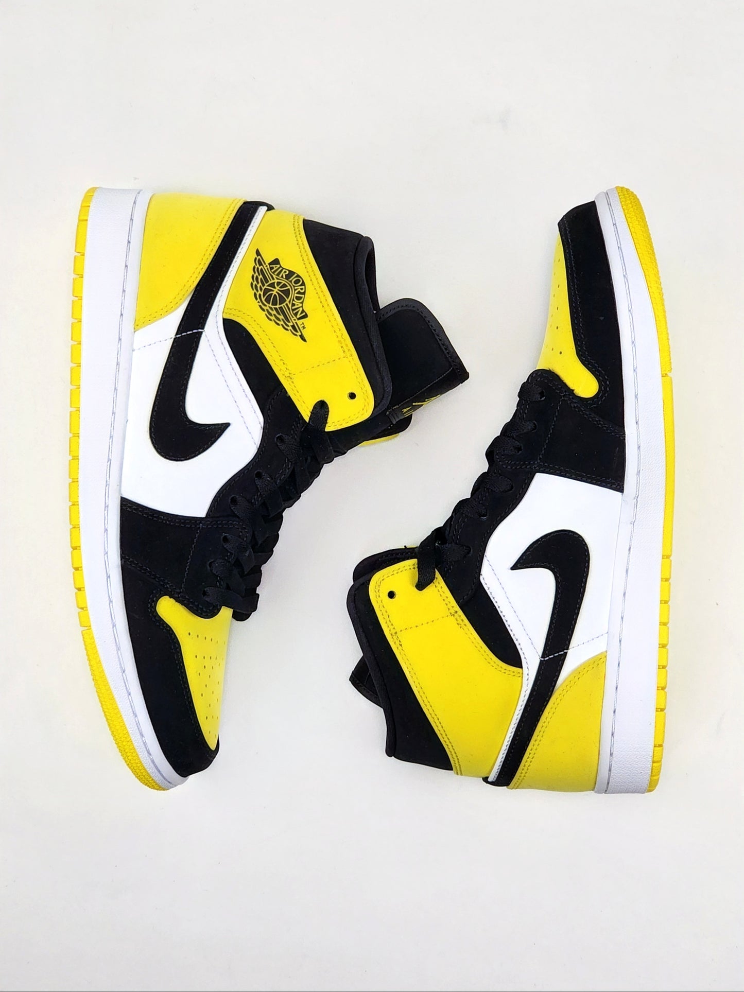 2019 AIR JORDAN 1 MID YELLOW TOE BLACK