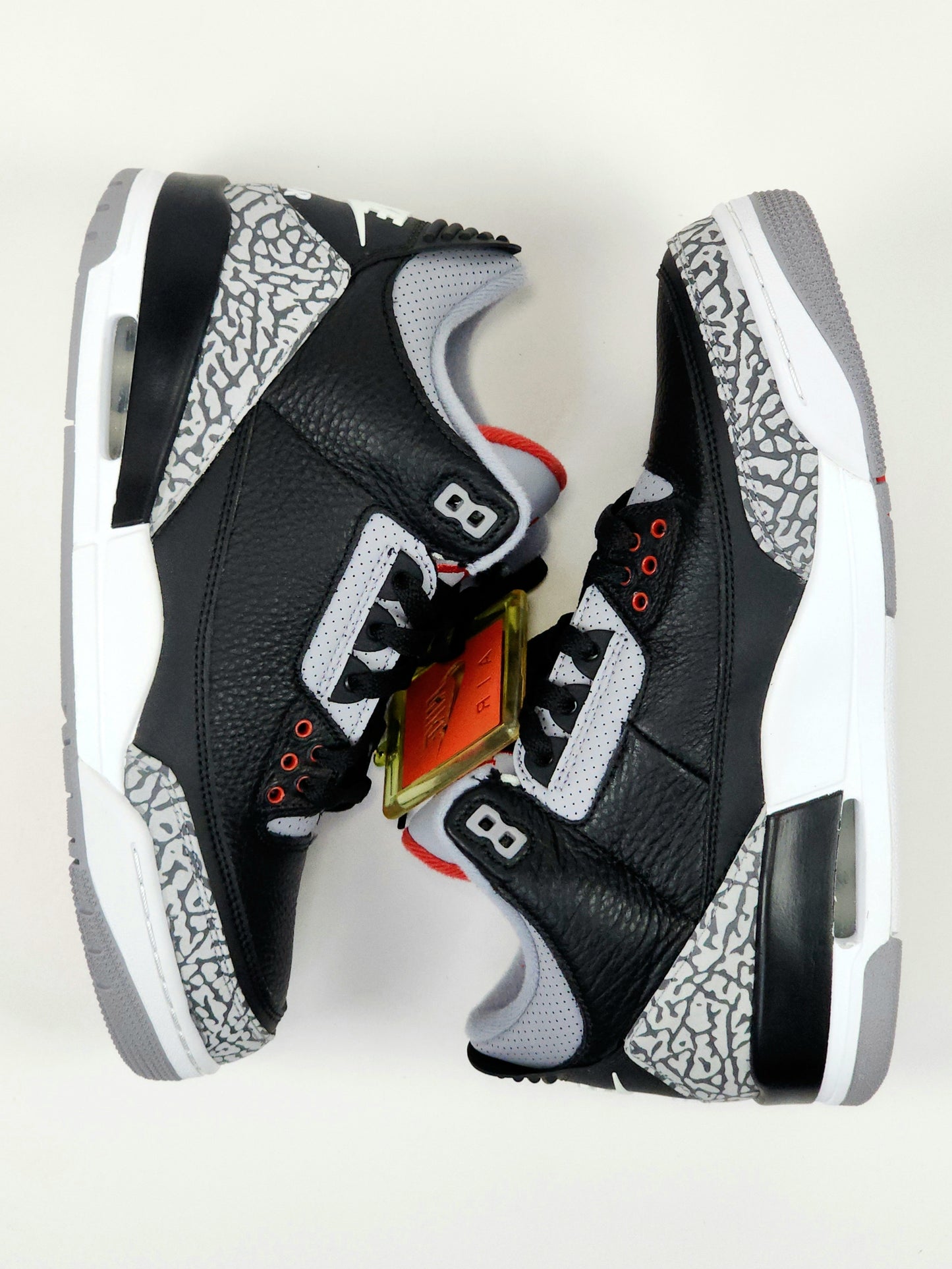 2018 AIR JORDAN 3 RETRO
BLACK CEMENT