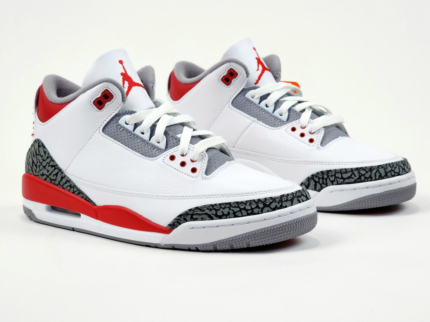 2022 AIR JORDAN 3 RETRO
FIRE RED