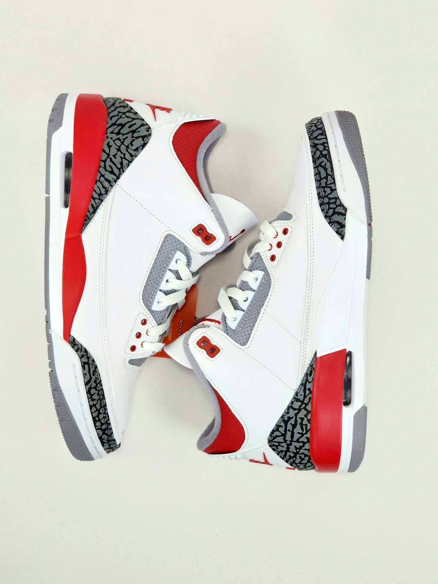 2022 AIR JORDAN 3 RETRO
FIRE RED