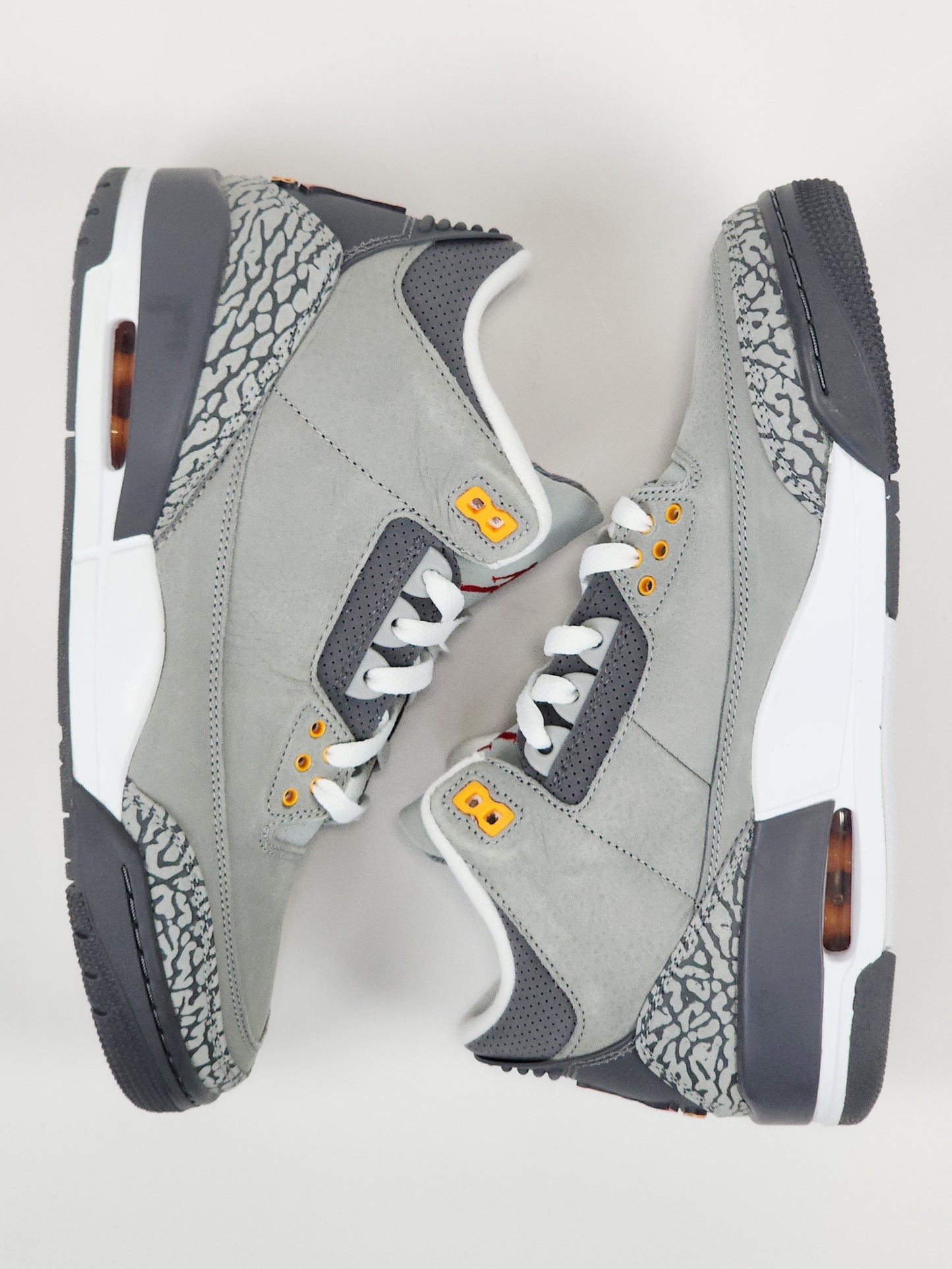 2021 AIR JORDAN 3 RETRO
COOL GREY