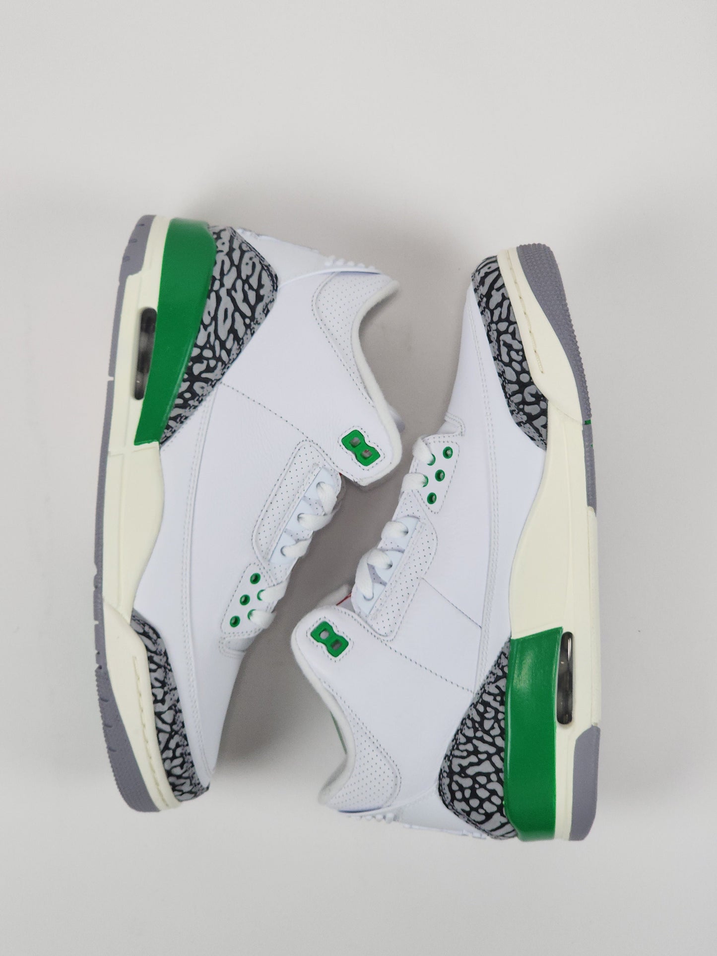 2024 WOMEN'S JORDAN 3 RETRO
LUCKY GREEN