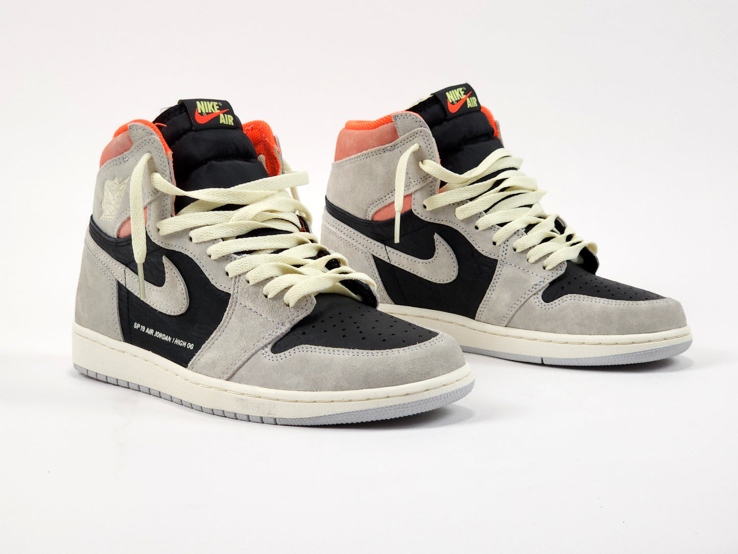 2019 AIR JORDAN 1 RETRO HIGH  NEUTRAL GREY HYPER CRIMSON