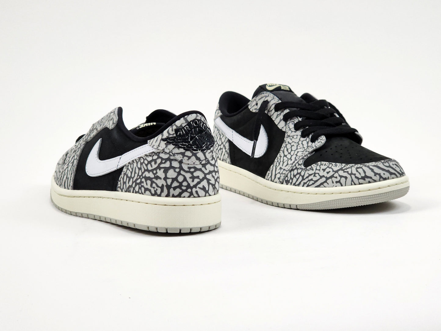 2023 AIR JORDAN 1 RETRO  LOW OG BLACK CEMENT