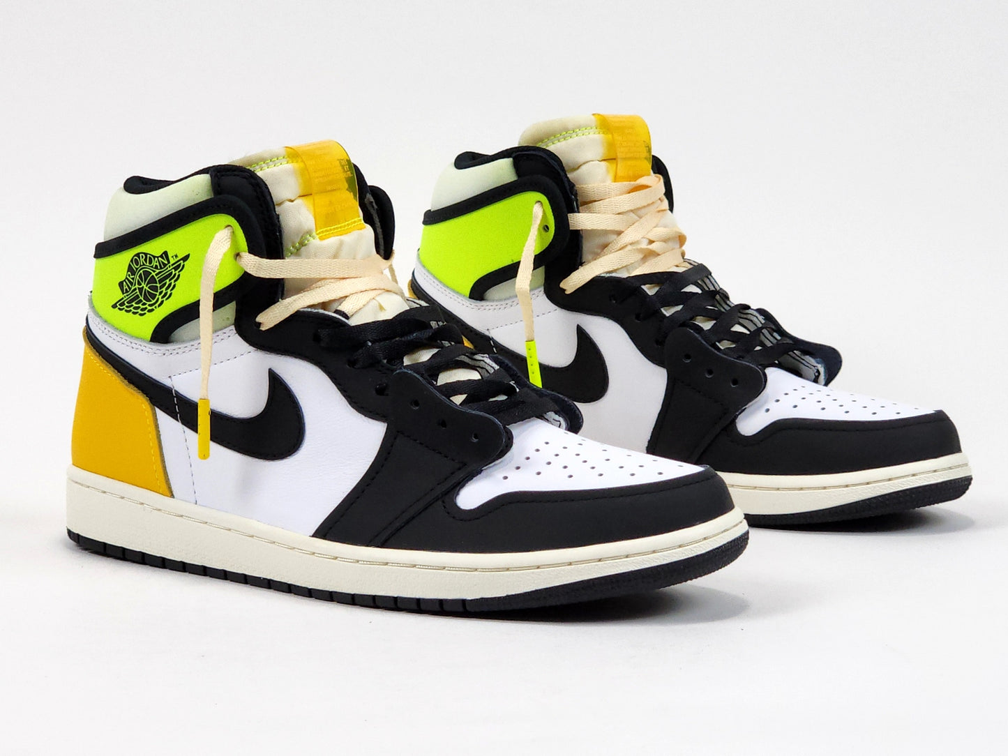 2021 AIR JORDAN 1 RETRO HIGH WHITE BLACK VOLT UNIVERSITY GOLD