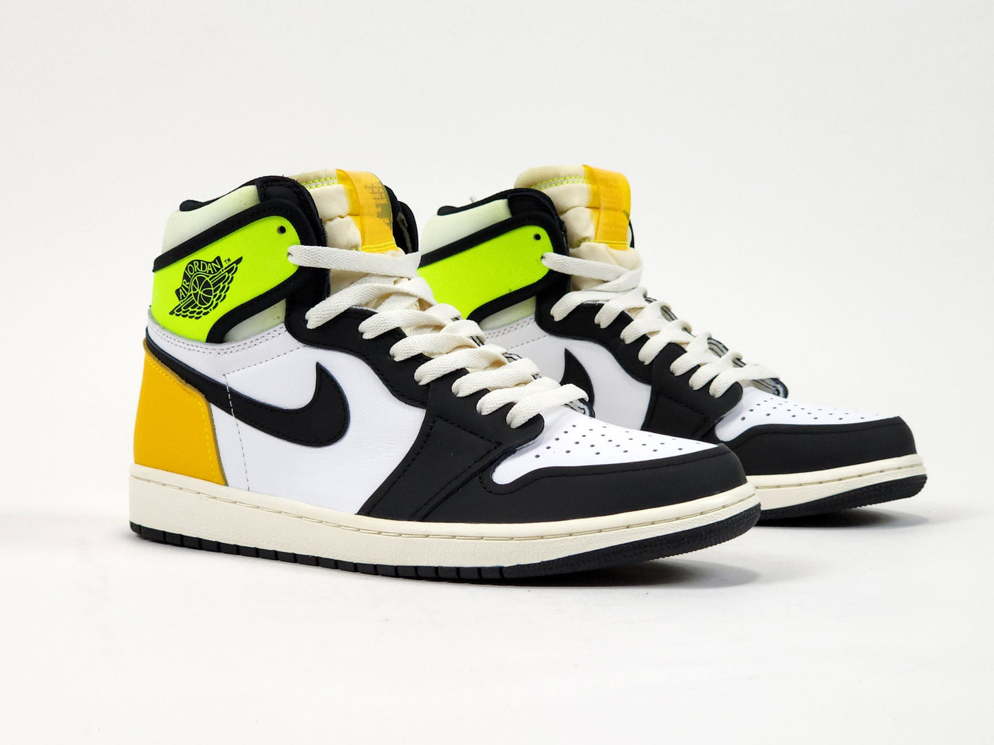 2021 AIR JORDAN 1 RETRO HIGH WHITE BLACK VOLT UNIVERSITY GOLD