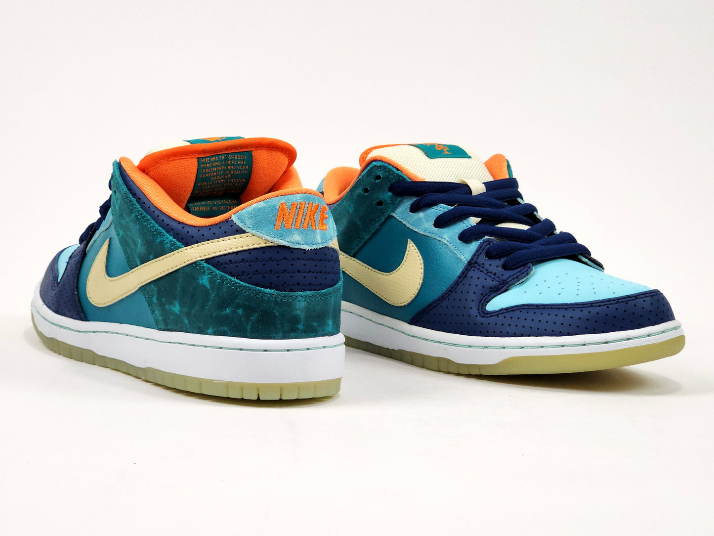 2013 NIKE SB DUNK LOW MIA SKATE SHOP