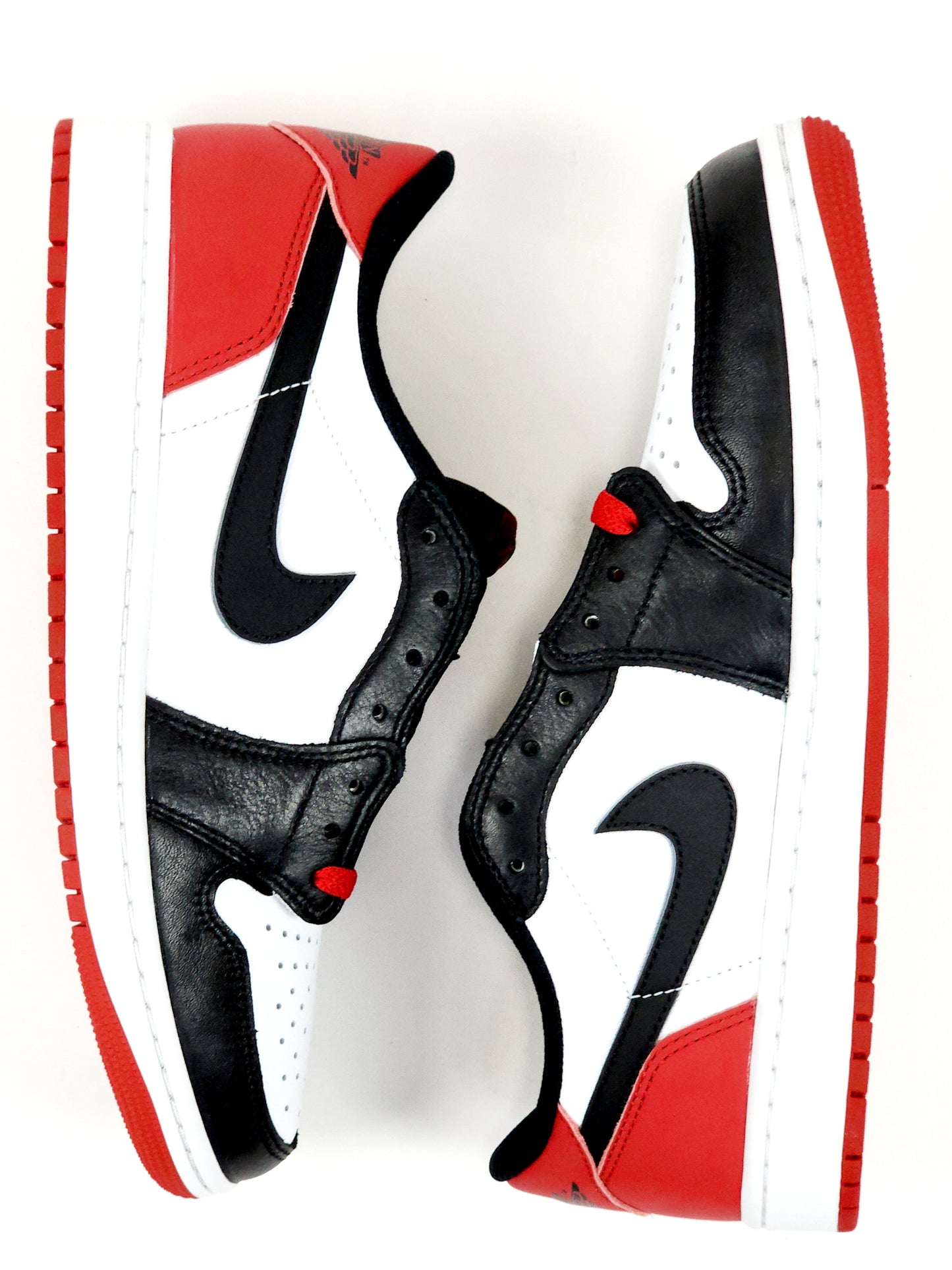 2023 AIR JORDAN 1 RETRO LOW OG BLACK TOE