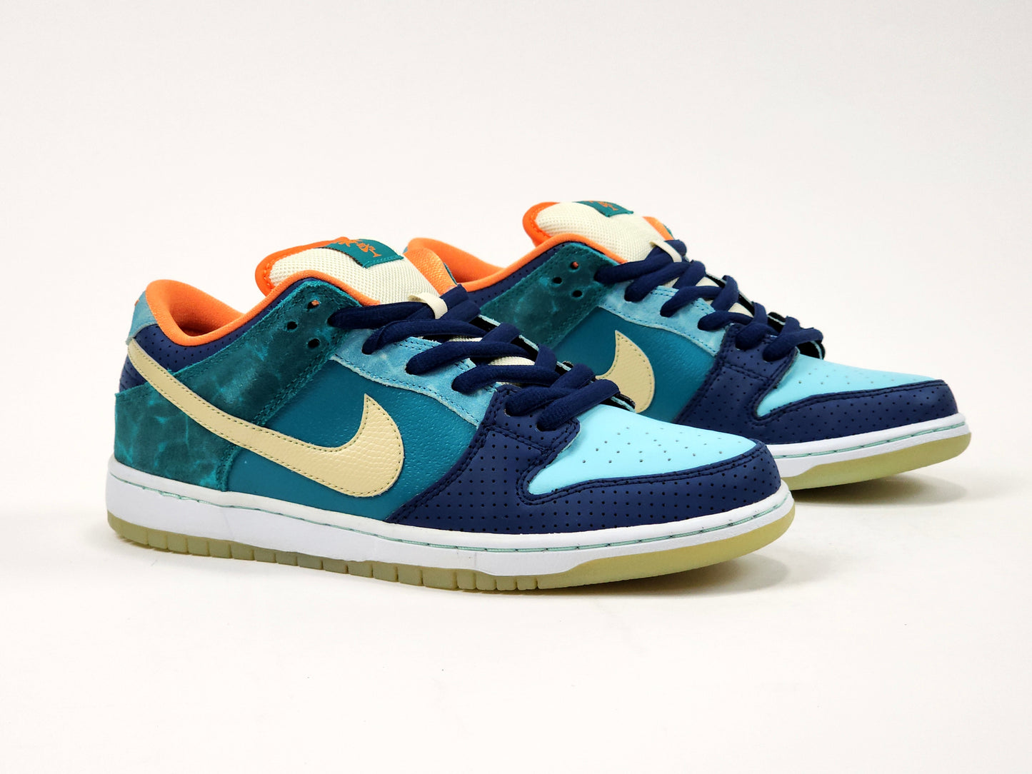 2013 NIKE SB DUNK LOW MIA SKATE SHOP