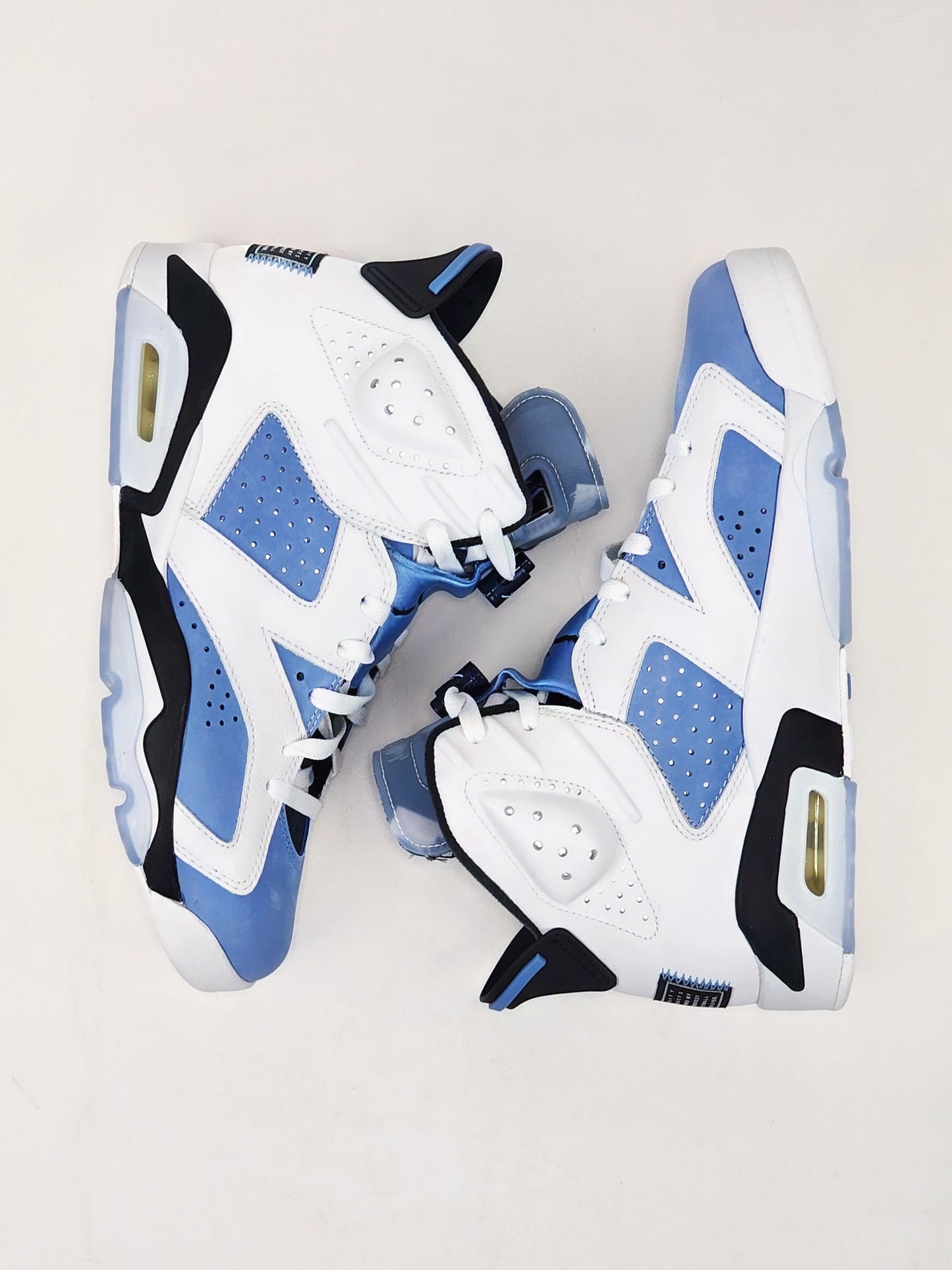 2022 JORDAN 6 RETRO UNC WHITE