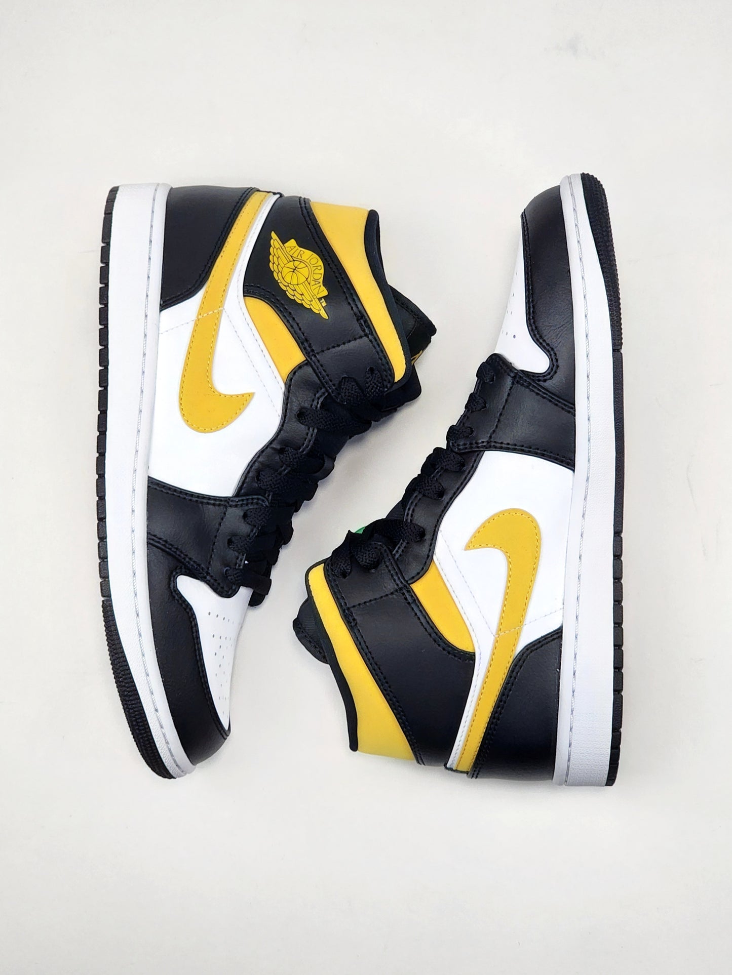 2021 AIR JORDAN 1 MID WHITE POLLEN BLACK