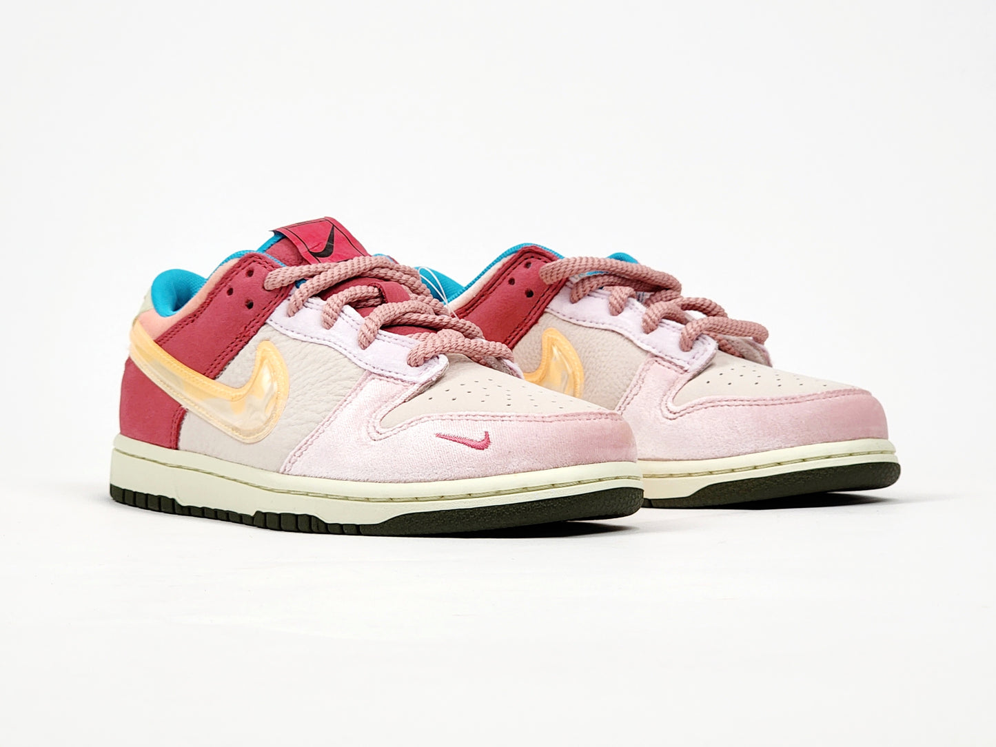 2021 NIKE DUNK LOW SOCIAL STATUS FREE LUNCH STRAWBERRY MILK GS