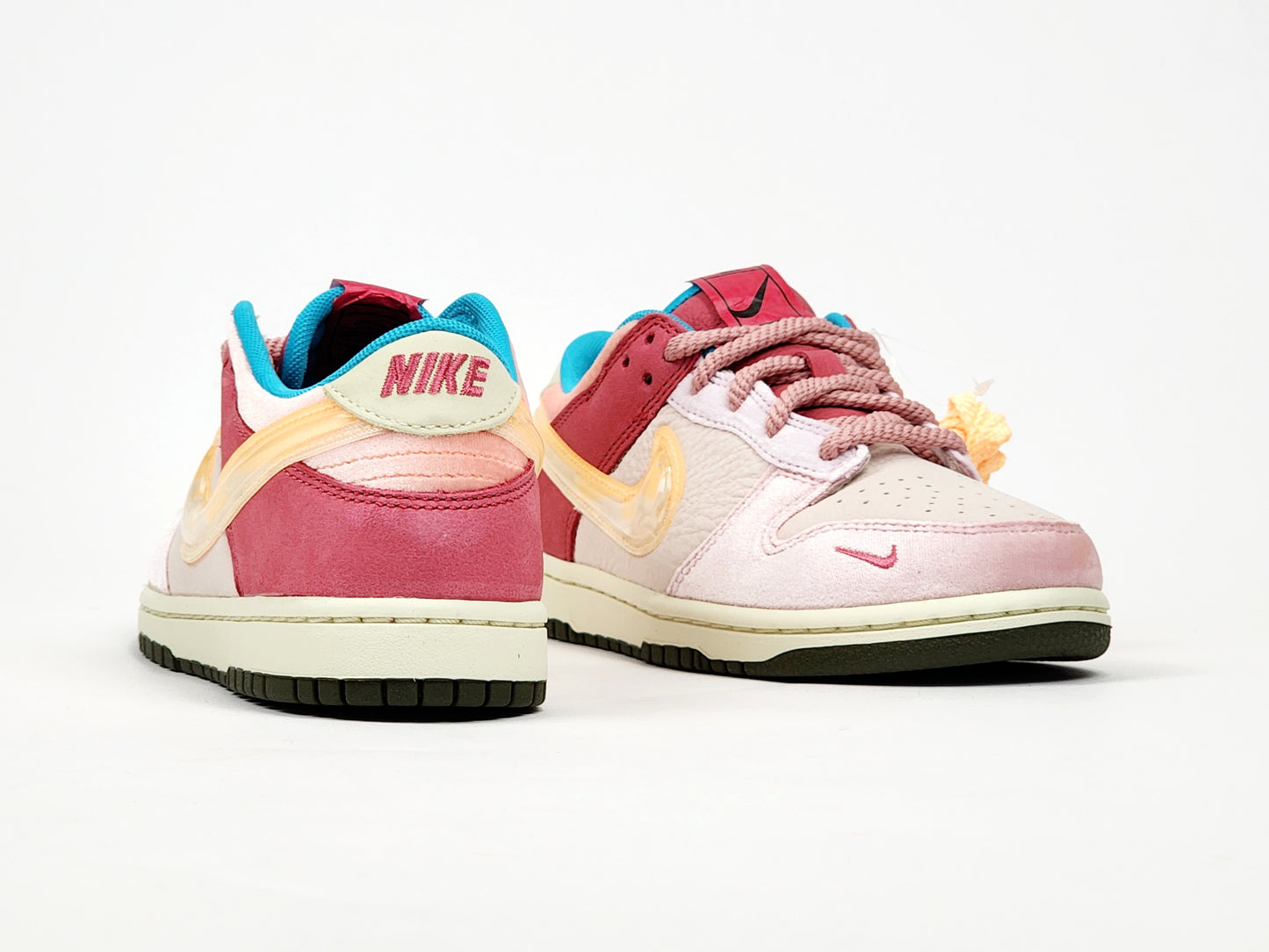 2021 NIKE DUNK LOW SOCIAL STATUS FREE LUNCH STRAWBERRY MILK GS