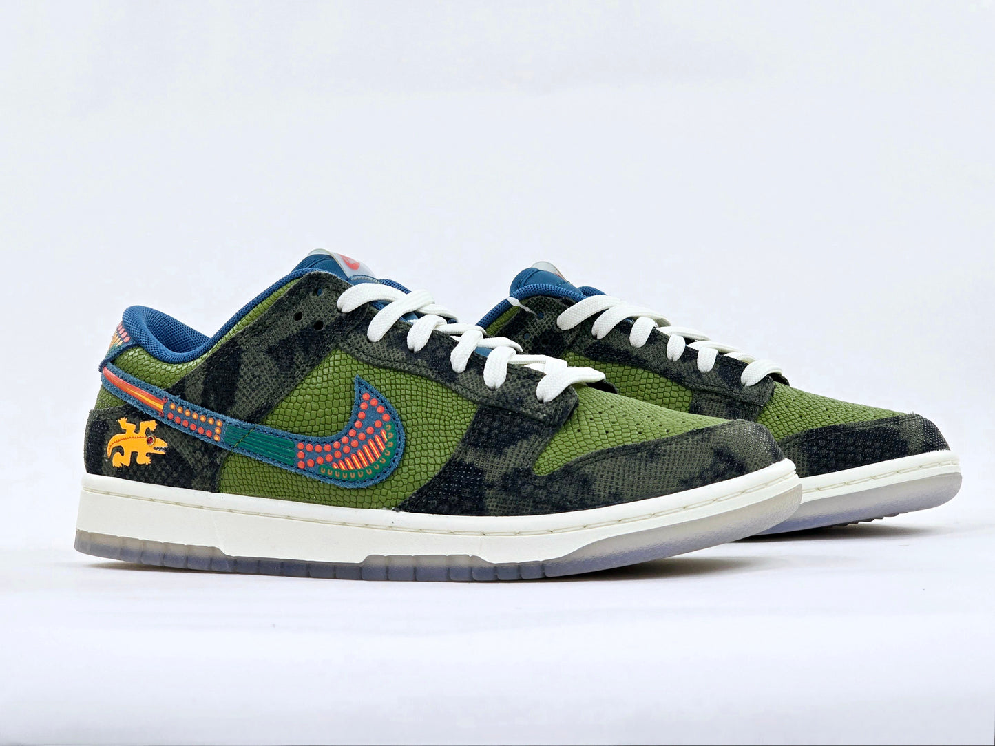 2022 NIKE DUNK LOW SIEMPRE FAMILIA